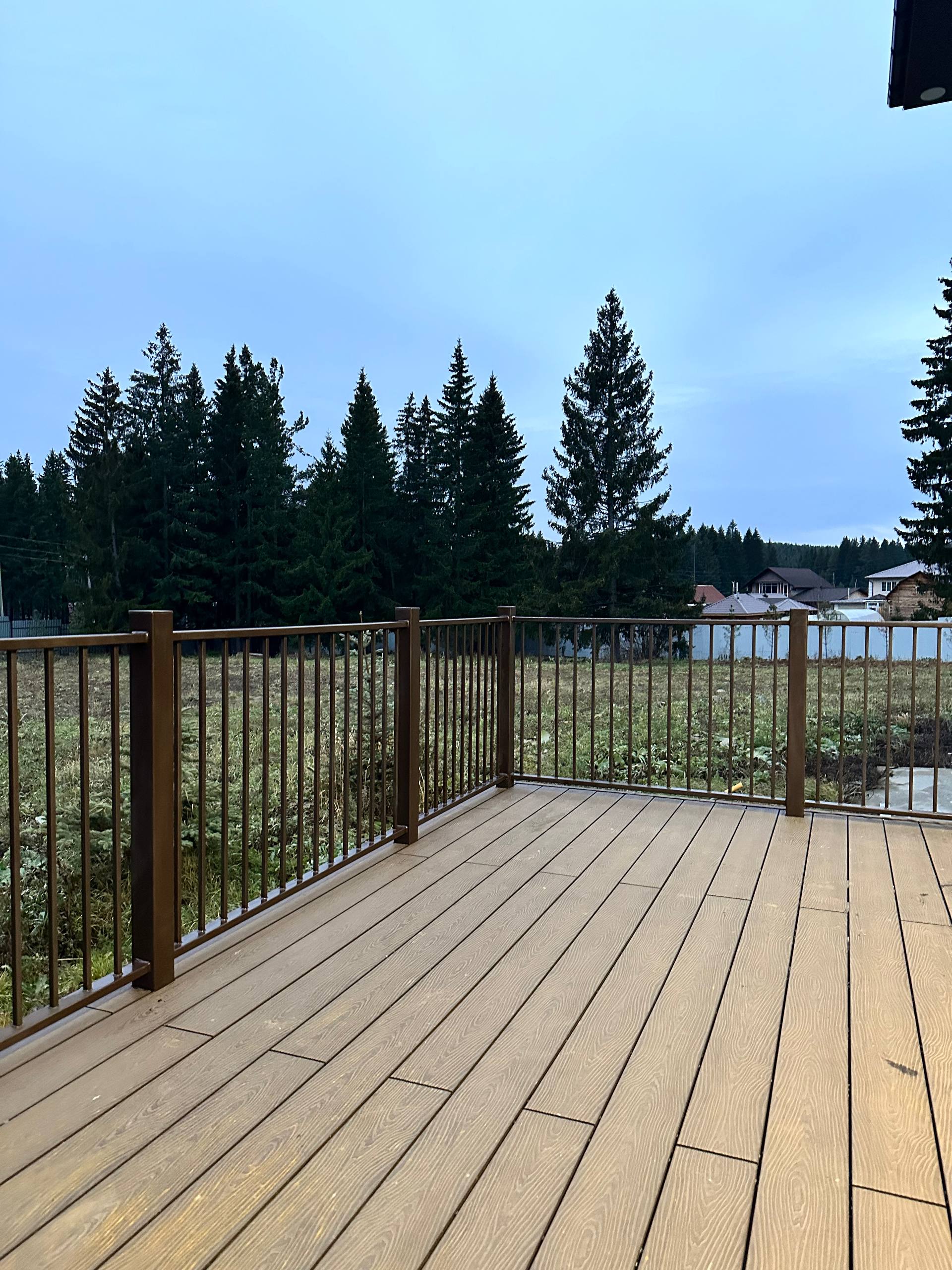 Ограждение террасы, монтаж в ДПК